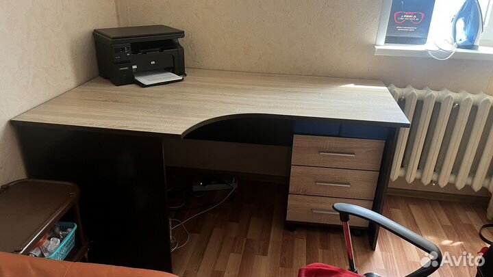 Компьютерный письменный стол