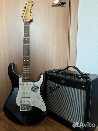 Электро гитара Yamaha Pacifica с комбиком Fender