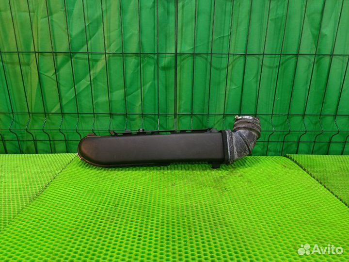 Воздухозаборник Mercedes Benz C200 W202 111.945