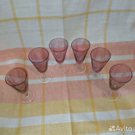 Рюмки из марганцевого стекла