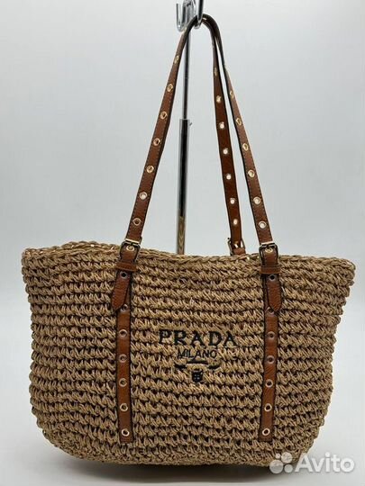 Сумка женская Prada плетёная из рафии