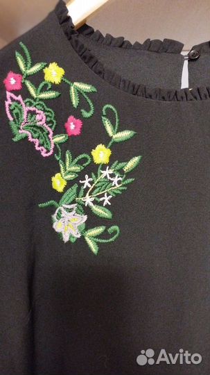 Платье с вышивкой BG