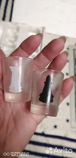 Шахматы,доска стеклянная Стопки-фигуры