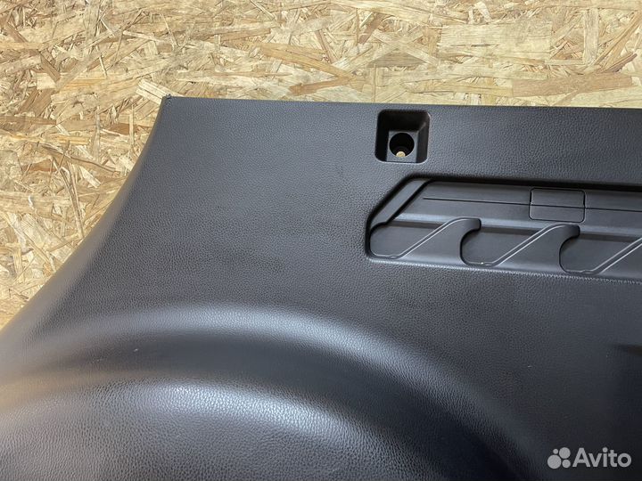 Обшивка багажника задняя правая Toyota RAV 4 44