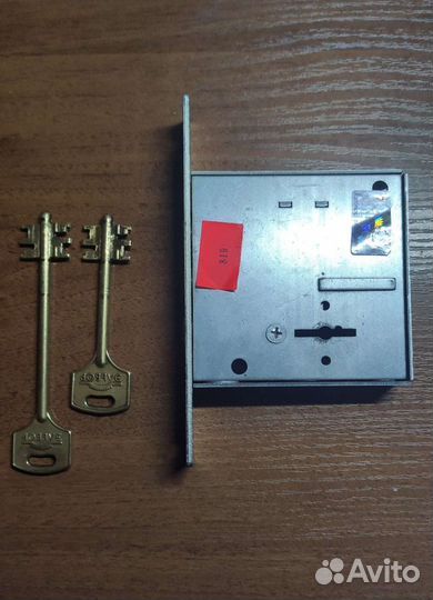 Замок дверной