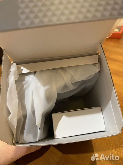 Настольный будильник с беспроводной зарядкой