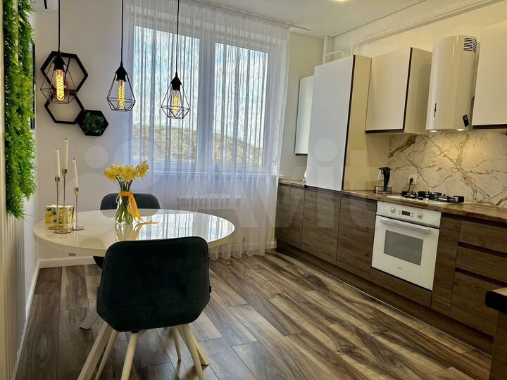 2-к. квартира, 64 м², 2/4 эт.