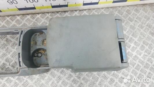 Подлокотник центральный jeep grand cherokee WK (3B