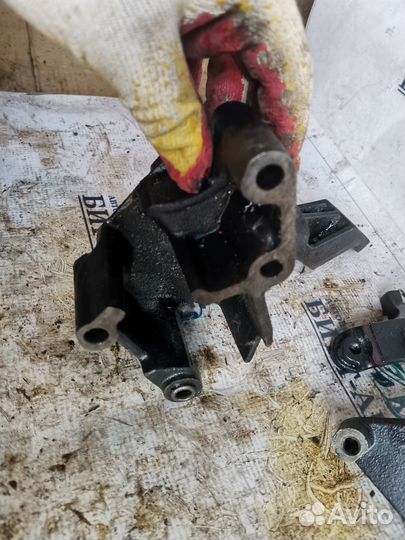 Кронштейн двигателя Hyundai Santa Fe I (2000—2012)