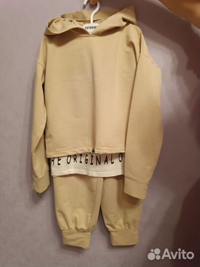 Спортивный костюм на девочку 128-134