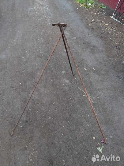 Тренога для приготовления еды на костре на природе