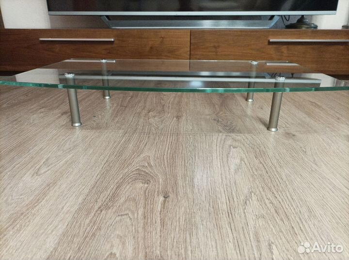 Полка стеклянная под телевизор 