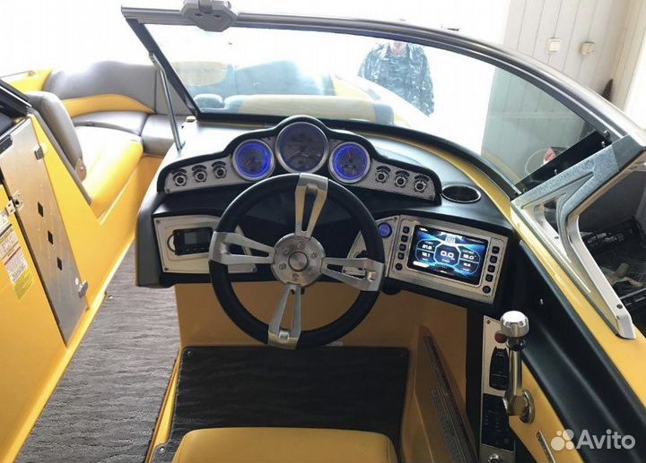 Катер буксировщик Mastercraft x25