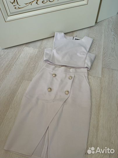 Костюм с юбкой