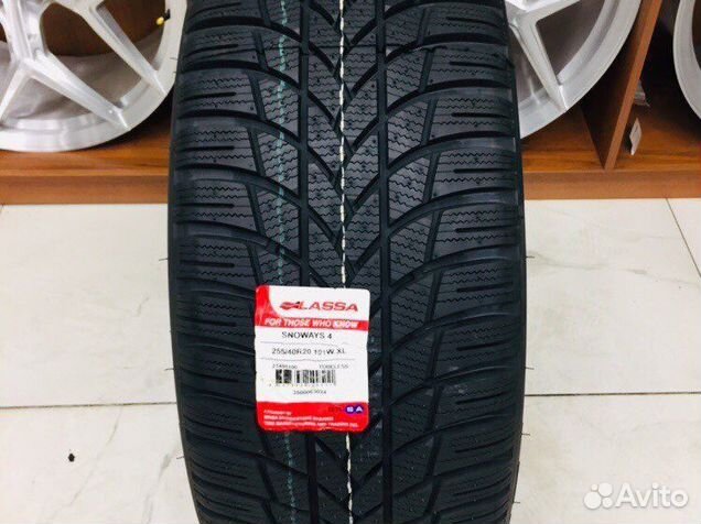 Lassa Snoways 4 255/40 R20