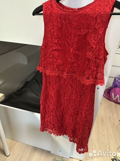 Платье красное праздничное