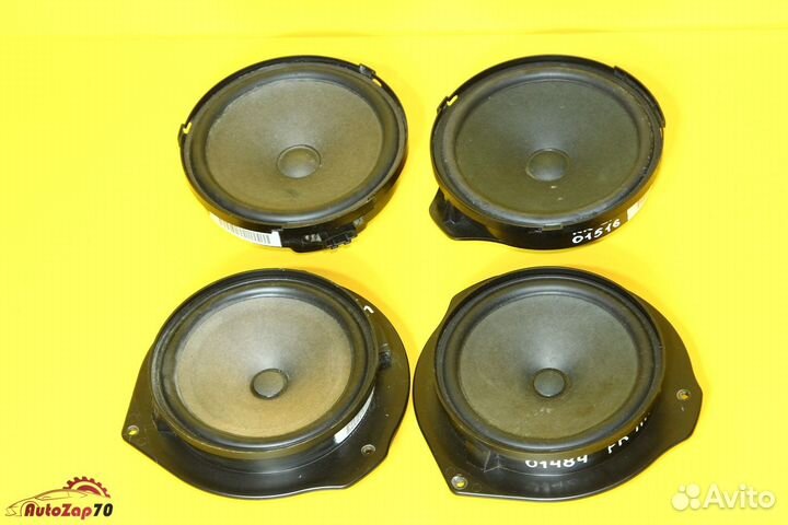 W204 C250 Динамик задней двери левый, правый