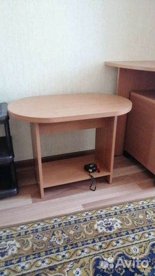 Столик пол телевизор и угловой с тумбочкой