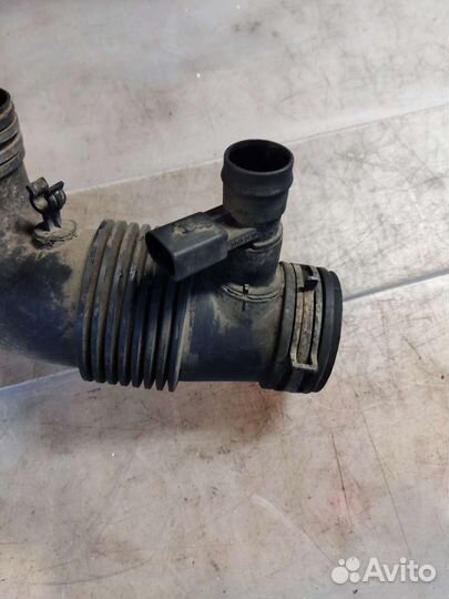 Патрубок воздушного дмрв турбины 2.5 BPE VW Туарег