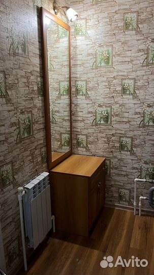 Тумба с зеркалом в прихожую