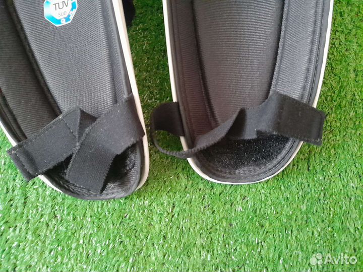 Футбольные щитки