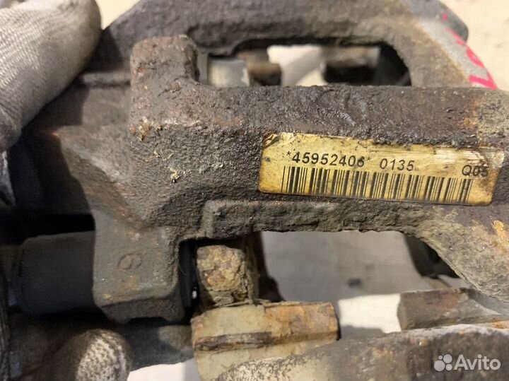 Суппорт тормозной задний левый Mercedes Ml350 W164