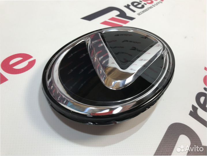 Эмблема в решетку Lexus RX R252