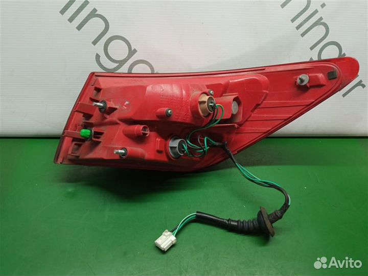 Стоп-сигнал задний левый Nissan Bluebird Sylphy