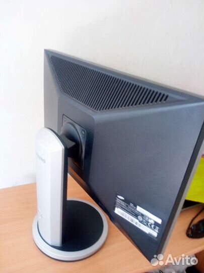 Монитор Samsung