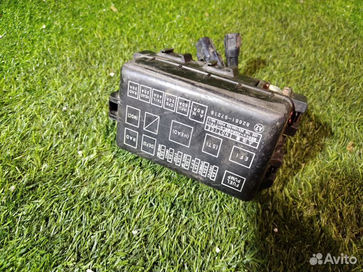 Блок предохранителей подкапотный Дайхатсу yrv