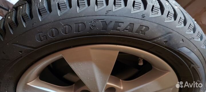 Goodyear UltraGrip Arctic 2 205/55 R16 94T