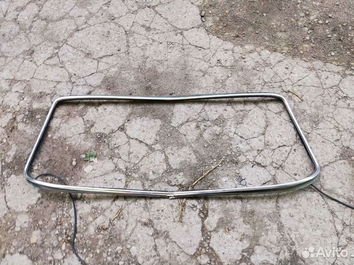 Уплотнитель стекла с молдингом москвич