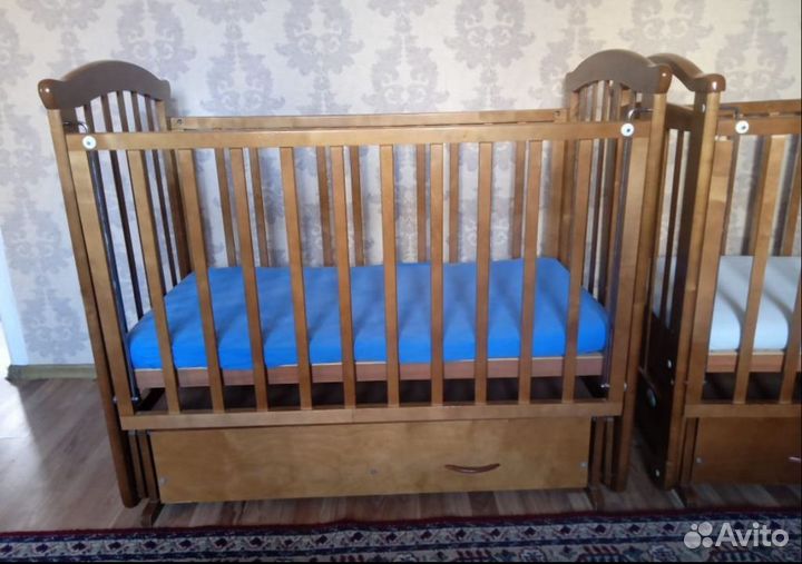 Детская кровать с маятником+ матрац и бортики