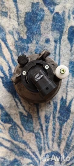 Фара противотуманная правая Toyota Prius nhw20