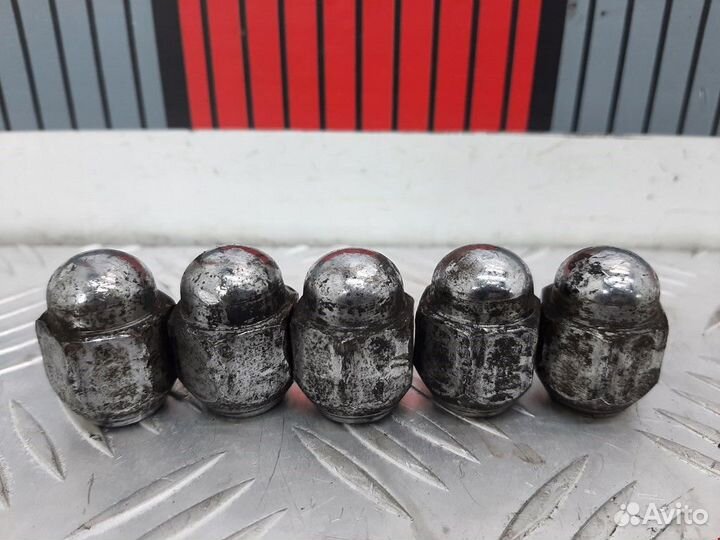 Болт Toyota Corolla Verso 2004 6L2Z1012BA