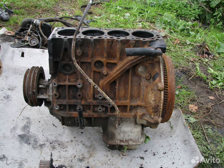 Nissan Trade 75 блок двигателя 2.3D 1996-2001