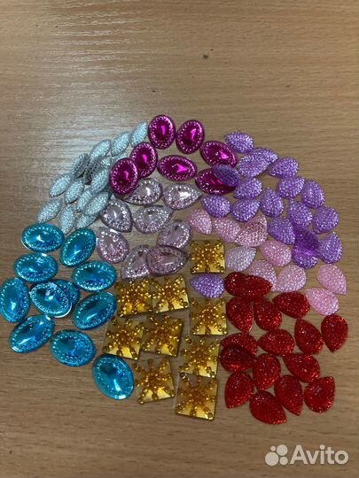 Остатки страз приклеивающихся