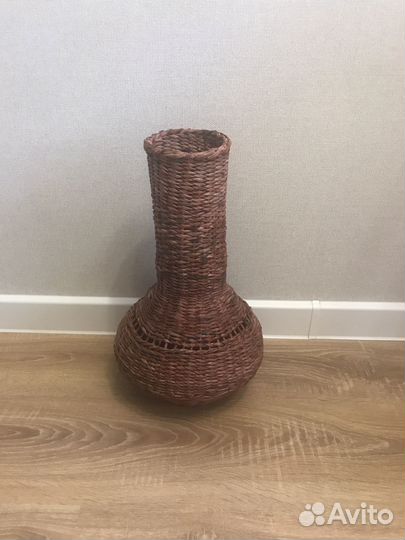 Ваза из бумажной лозы