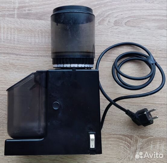 Итальянская жерновая кофемолка Saeco Mac 001