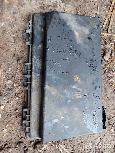 Крышка блока предохранителей opel Astra h