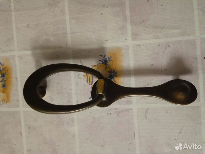 Дверная ручка стучалка