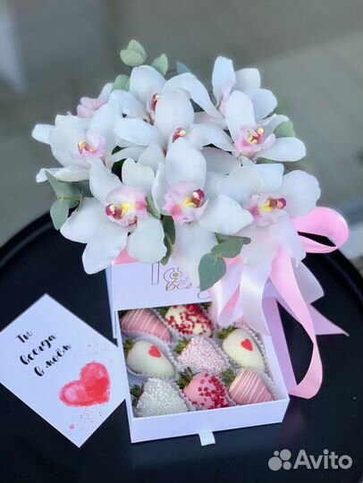 Боксы из клубники и цветов