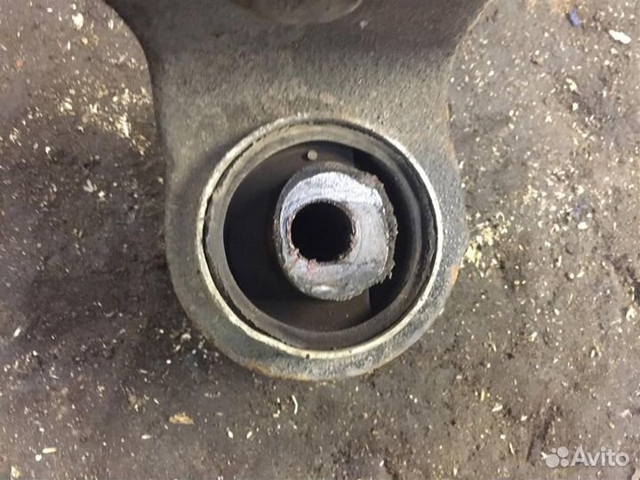 Рычаг передний нижний левый Volkswagen Touareg 7L