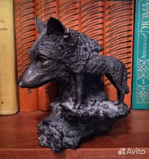 Статуэтка Волк