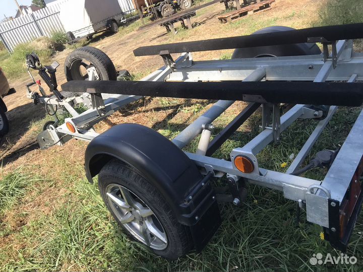 Прицеп для лодки или гидроцикла самосвальный