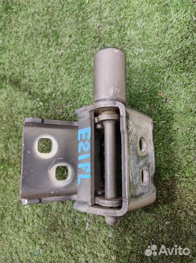 Петля двери передней левой нижняя Renault Clio 3