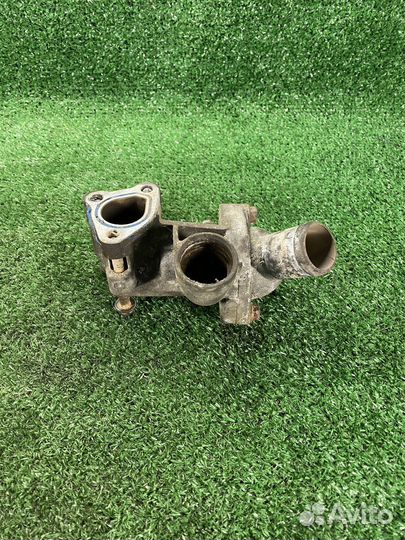 Корпус термостата Mitsubishi Carisma