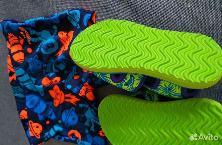 Плавательные шорты и тапочки для бассейна на 1 год