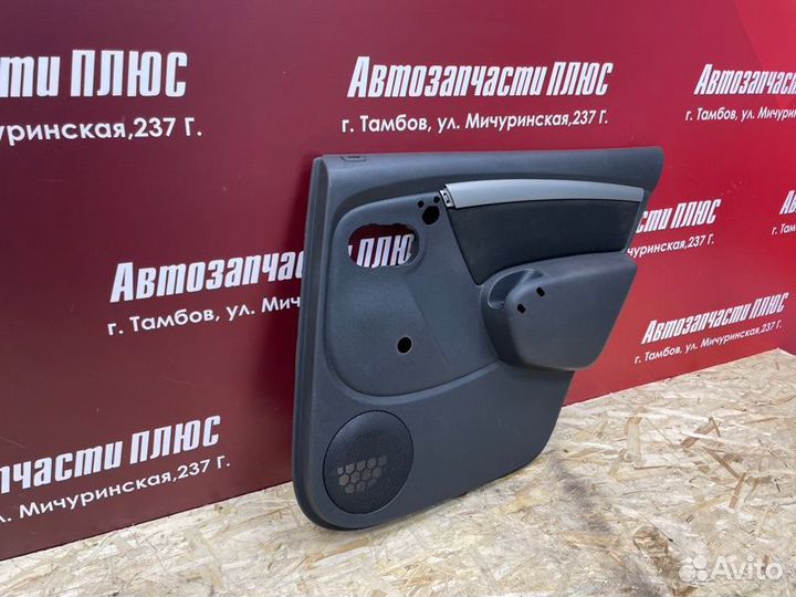 Обшивка боковой двери задняя правая Renault Duster
