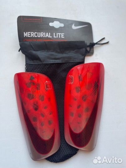 Футбольные щитки Nike